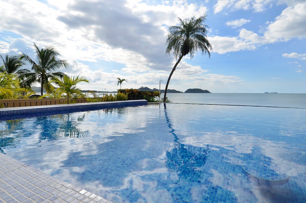 Corazon del Mar pool and ocean view
