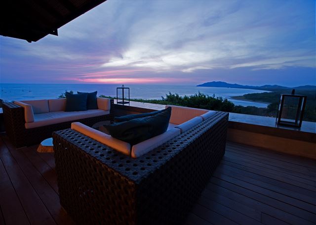 Casa Galanga enjoys spectacular Pacific sunsets