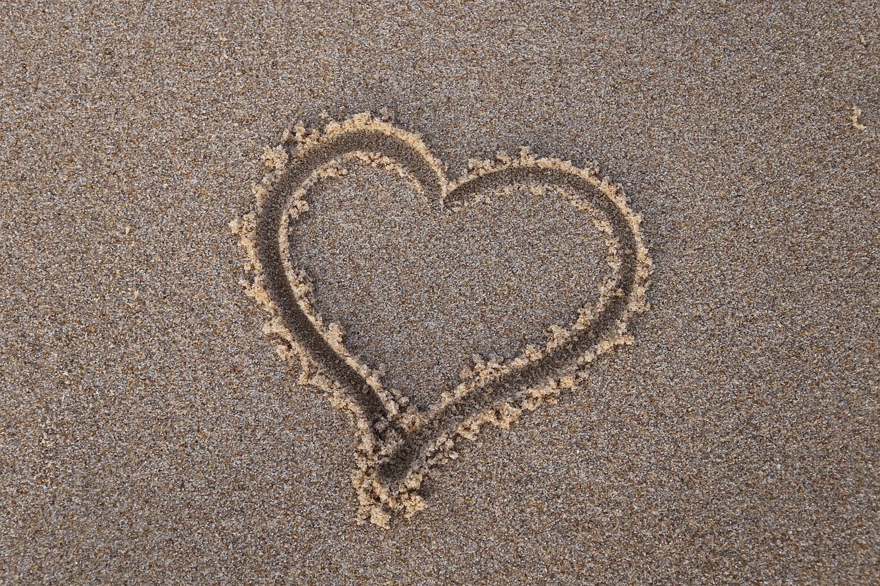 Tamarindo destination wedding heart in sand-min