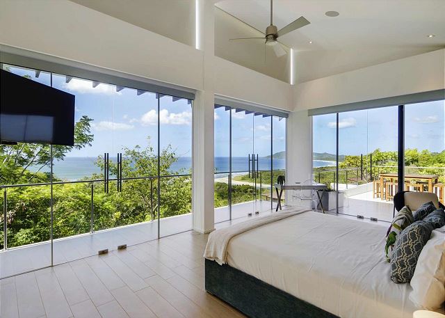 Casa Lomas del Mar master suite
