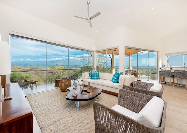 Tamarindo vacation rental-Vista Salinas living space